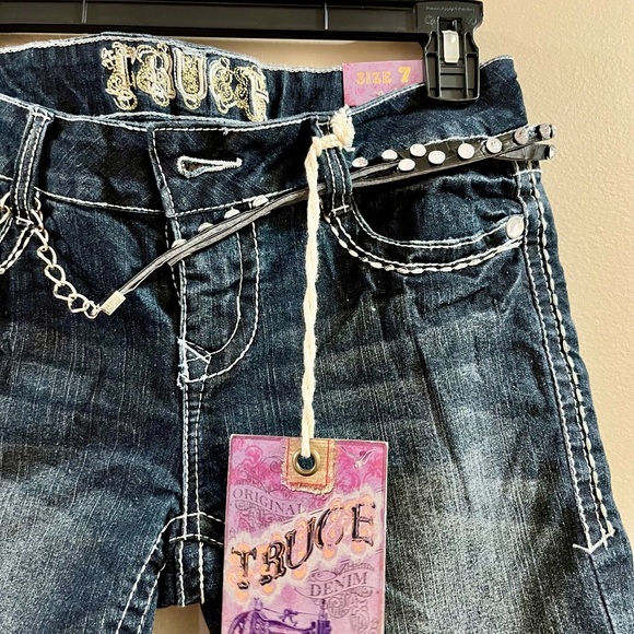 NWT Truce Juniors Size 7 Denim Shorts with Chain Detail - Picture 4 of 4